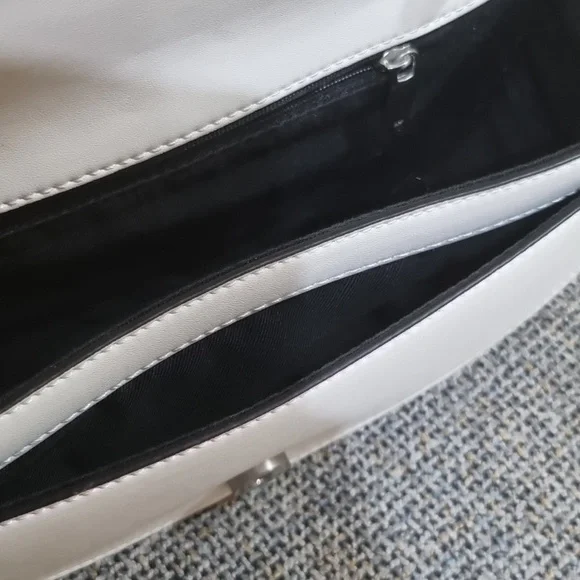 Sam Edelman Dinah Half Moon Handheld/Crossbody Small Bag White w/Silver Hardware - Picture 13 of 16